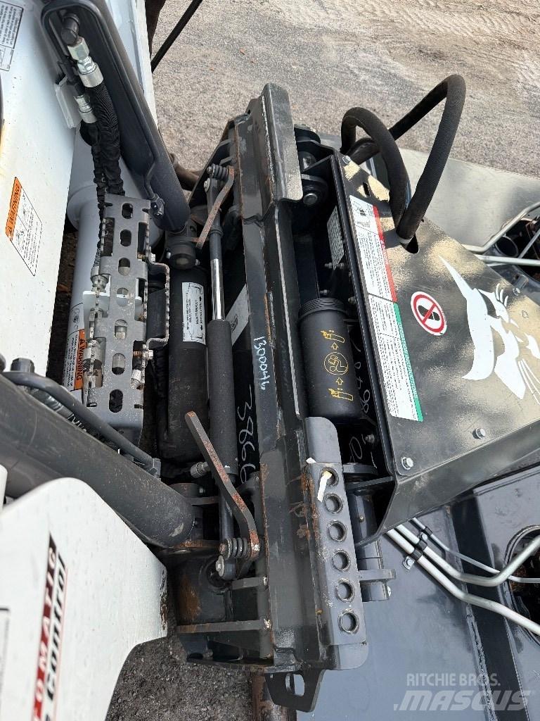 Bobcat T 770 لوادر انزلاقية التوجيه
