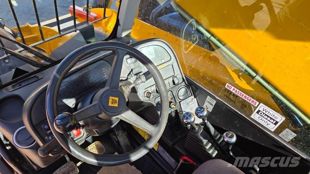JCB 535-125 مناولات متداخلة