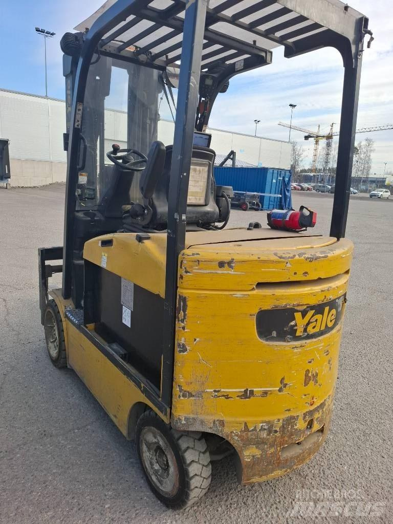 Yale ERC 40 VH شاحنات ذات رافعات شوكية تعمل بالكهرباء