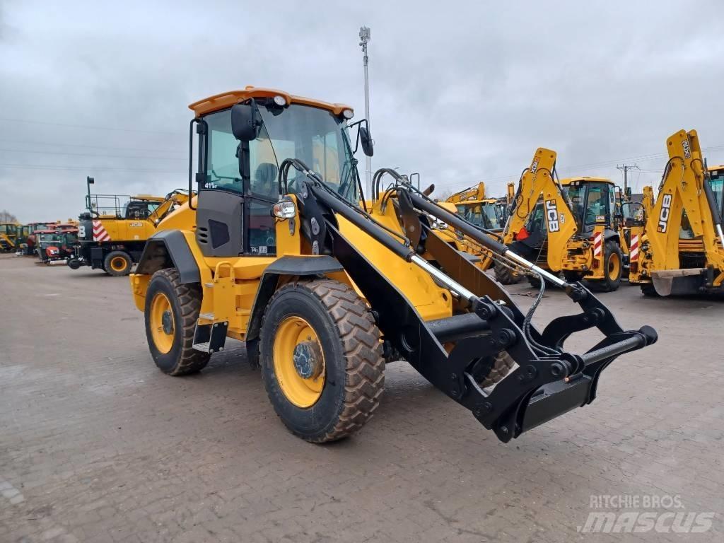 JCB 411 لوادر بعجل