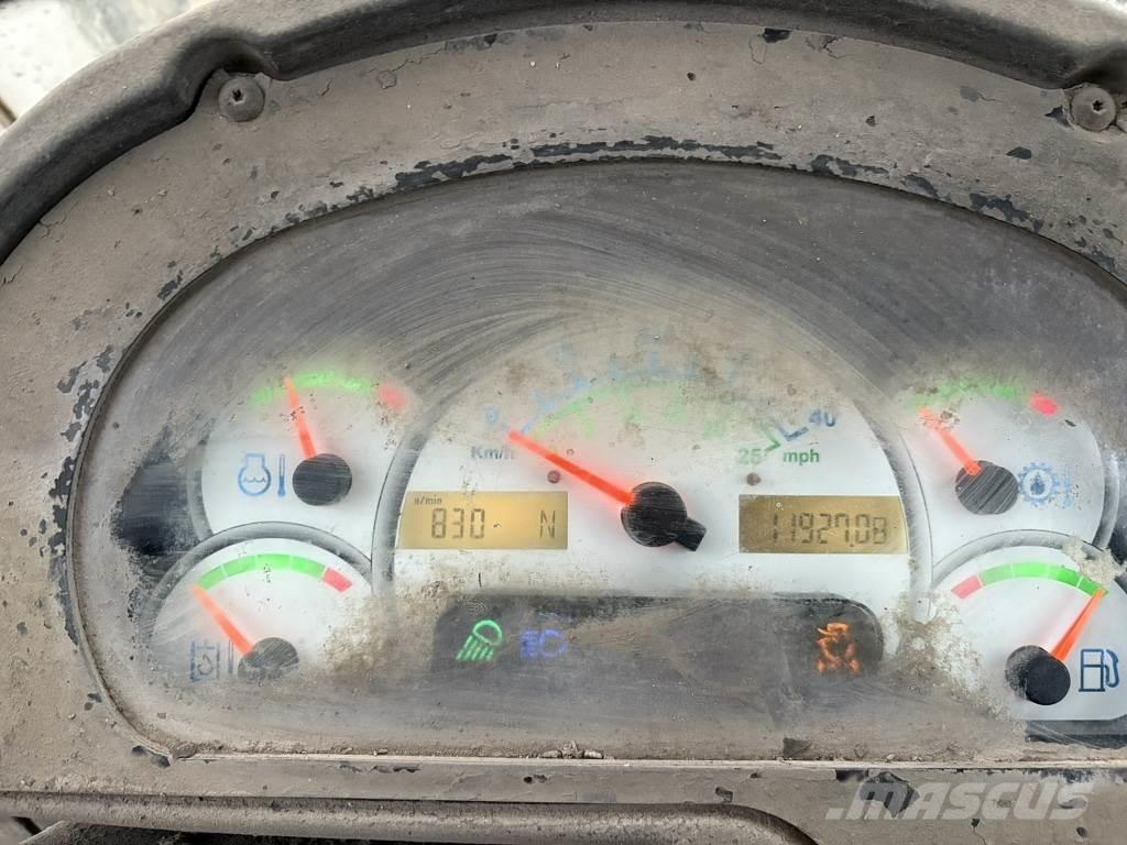 CAT 928 G لوادر بعجل