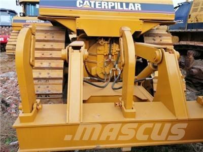 CAT D 6 R بلدوزرات مجنزرة