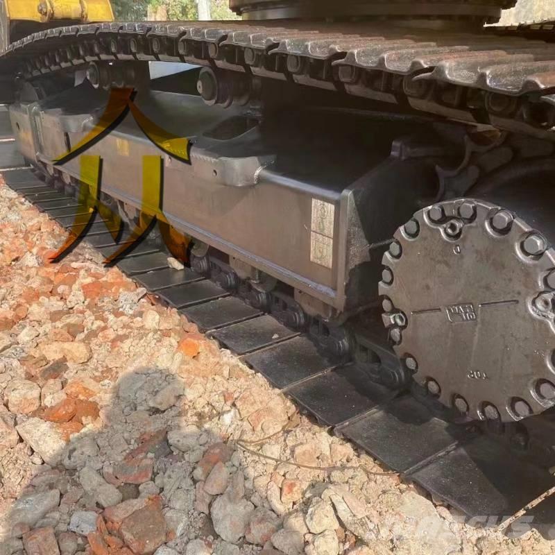 Komatsu PC 200 حفارات زحافة
