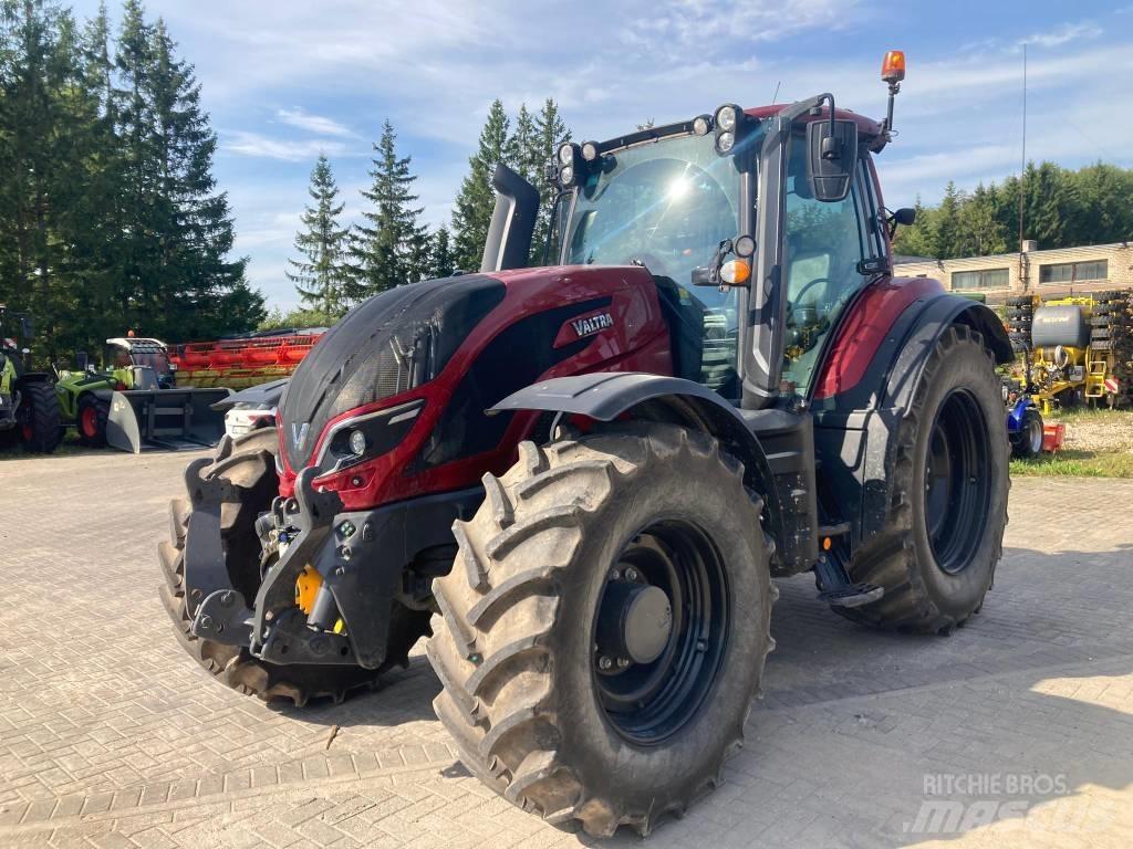 Valtra T 254 V الجرارات