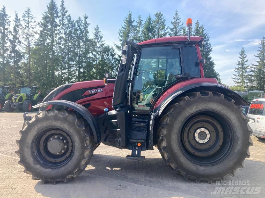 Valtra T 254 V الجرارات