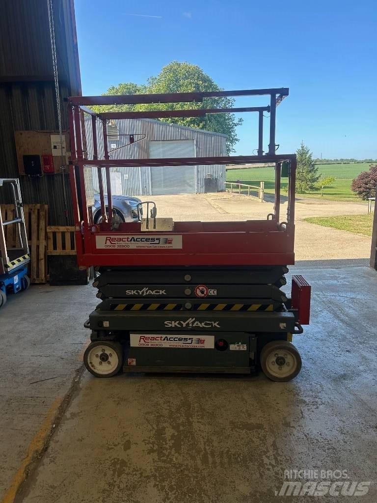 SkyJack SJ3219 رافعات مقصية الشكل