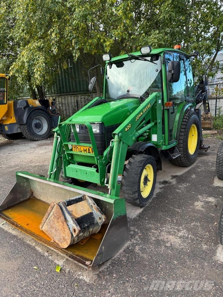 John Deere 4400 جرارات مدمجة
