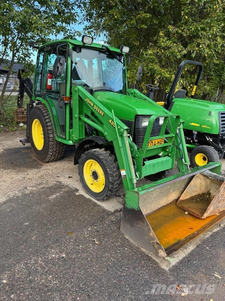 John Deere 4400 جرارات مدمجة