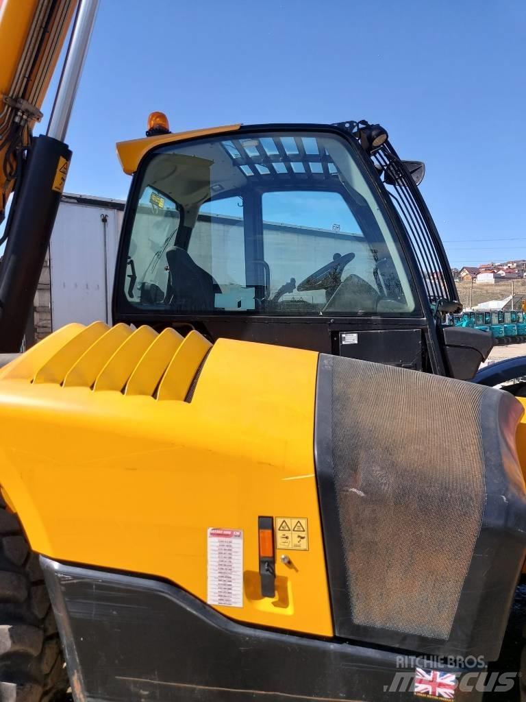 JCB 540-170 مناولات متداخلة