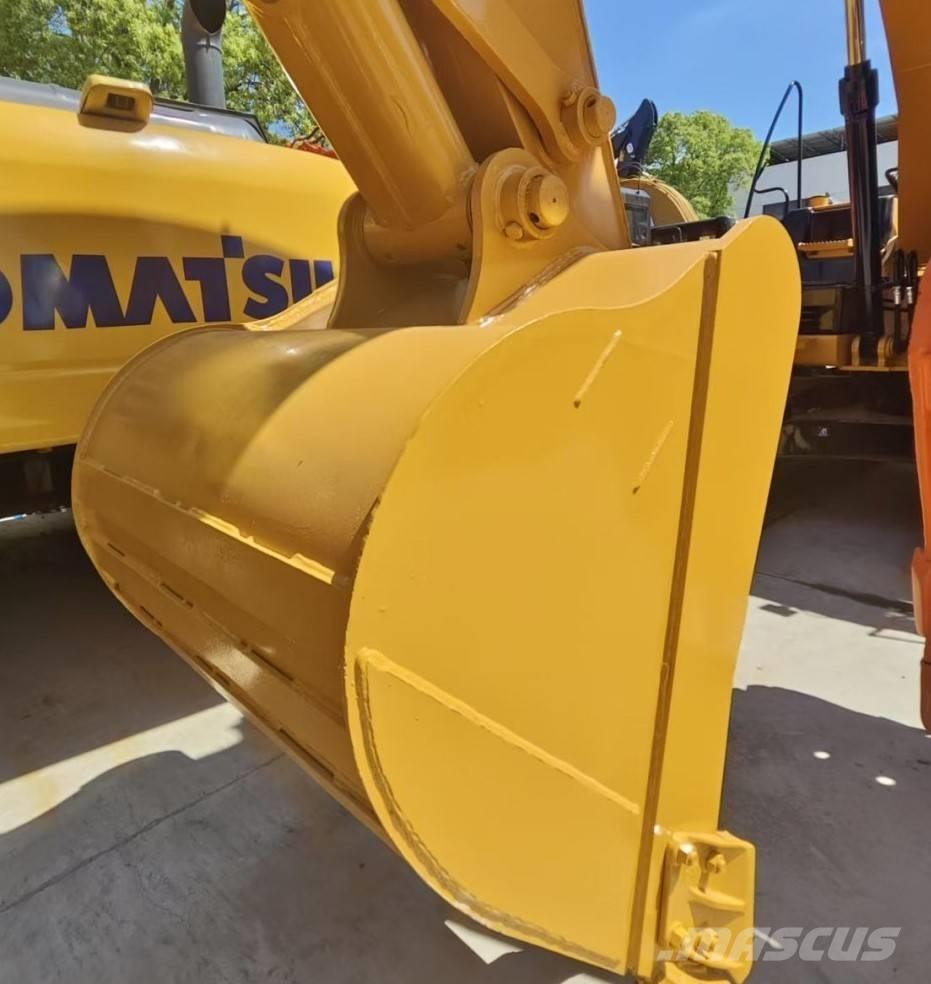 CAT 320 D حفارات زحافة