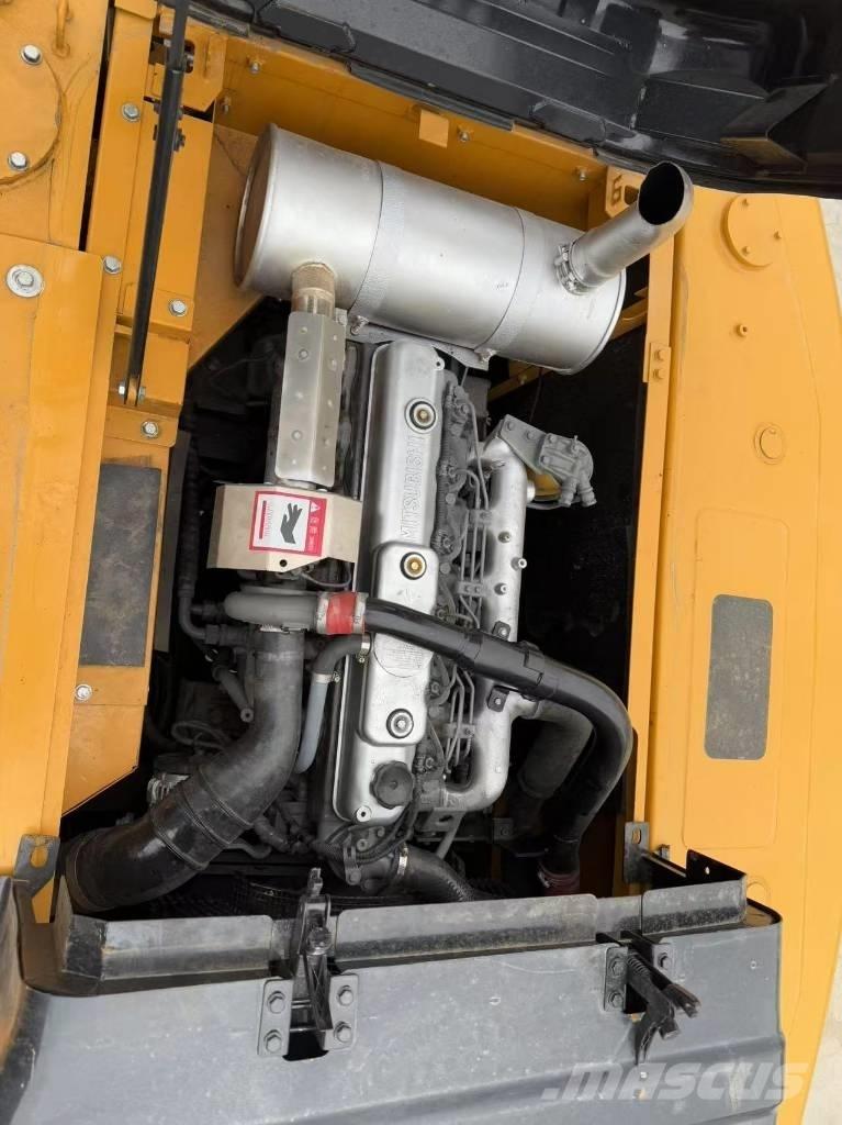 Sany SY 215 C حفارات زحافة
