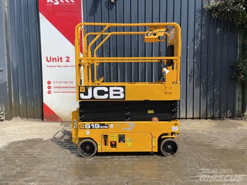 JCB S 1930 E رافعات مقصية الشكل