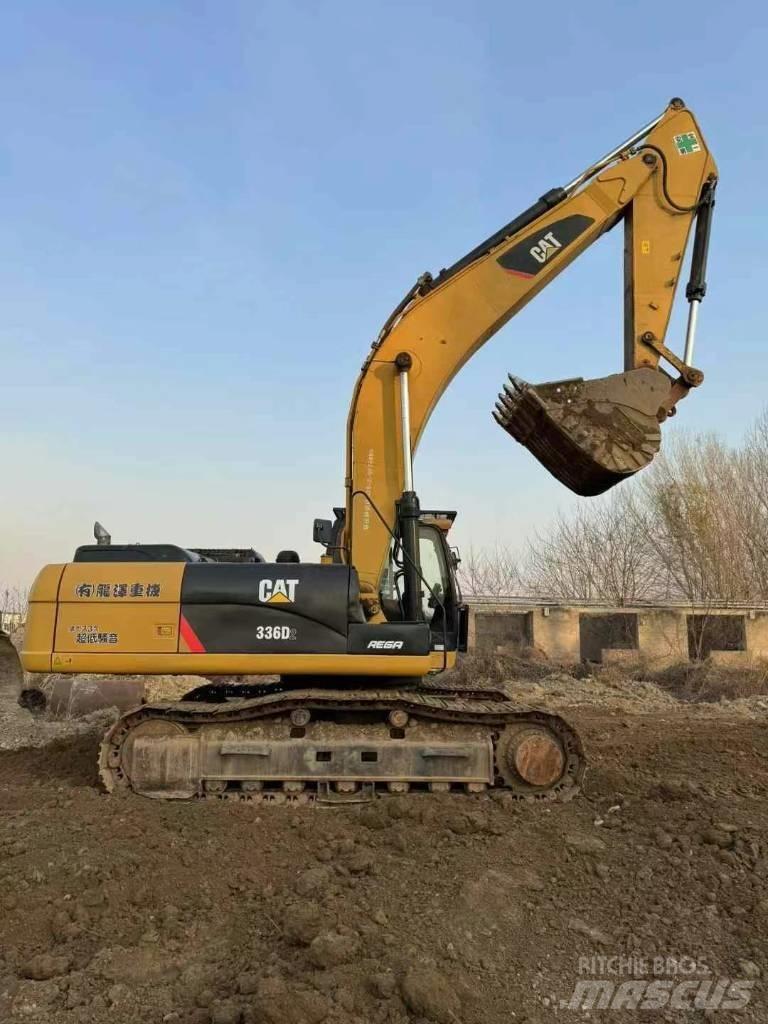 CAT 336 D حفارات زحافة