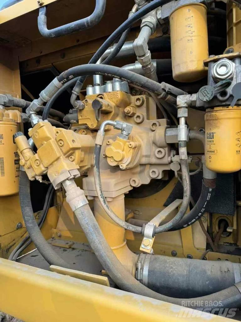 CAT 336 D حفارات زحافة