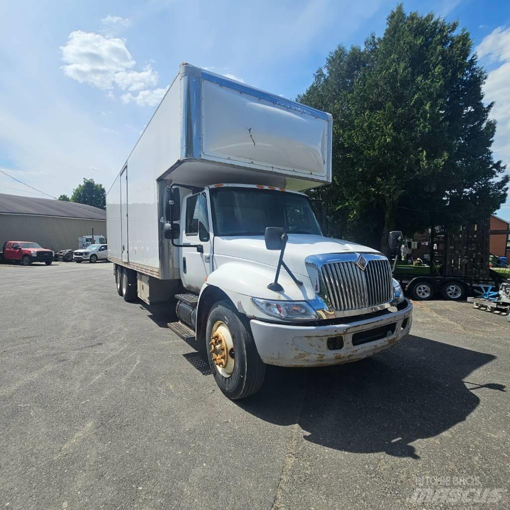 International 4400 شاحنات ذات هيكل صندوقي