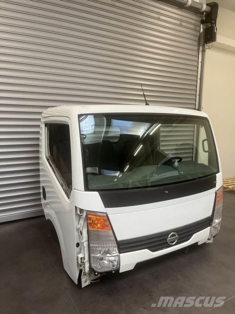 Nissan Cabstar كابينة والداخلية