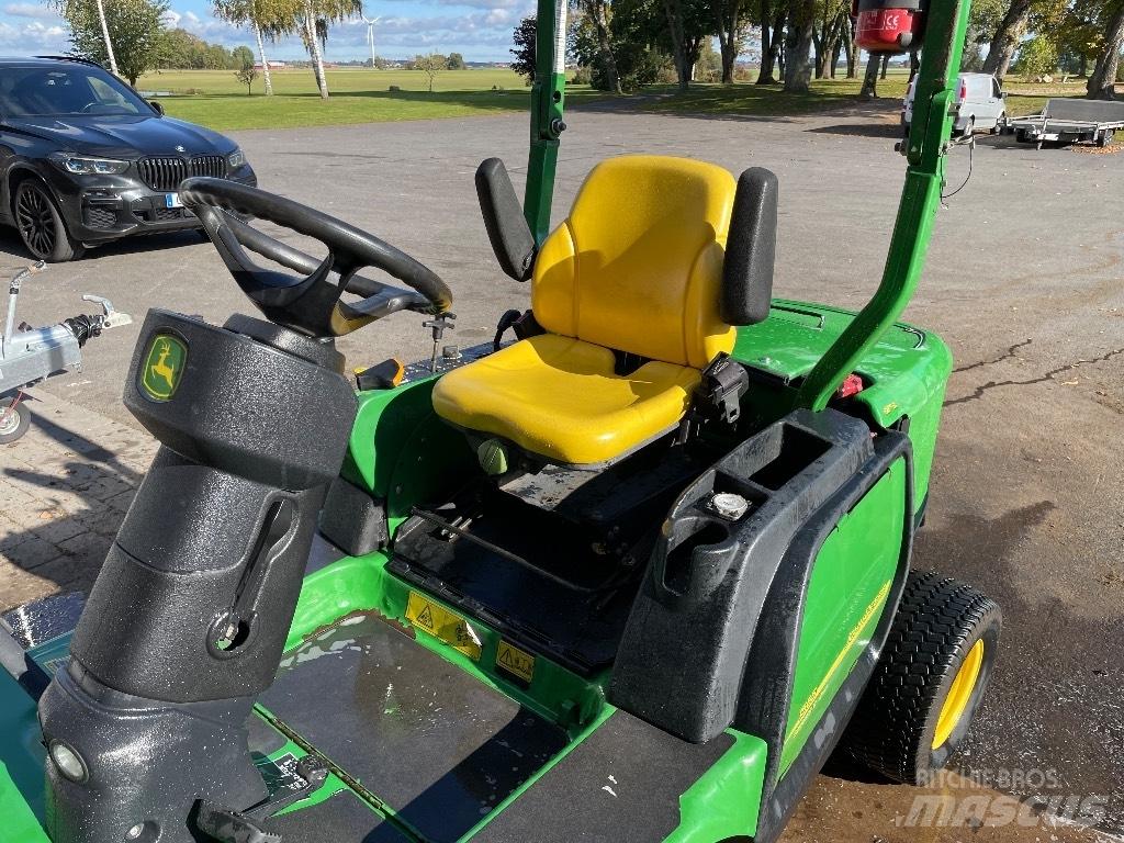 John Deere 1565 ركوب الحشائش