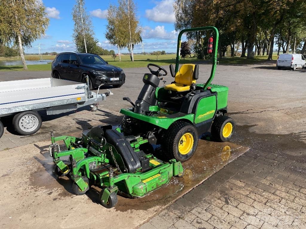 John Deere 1565 ركوب الحشائش