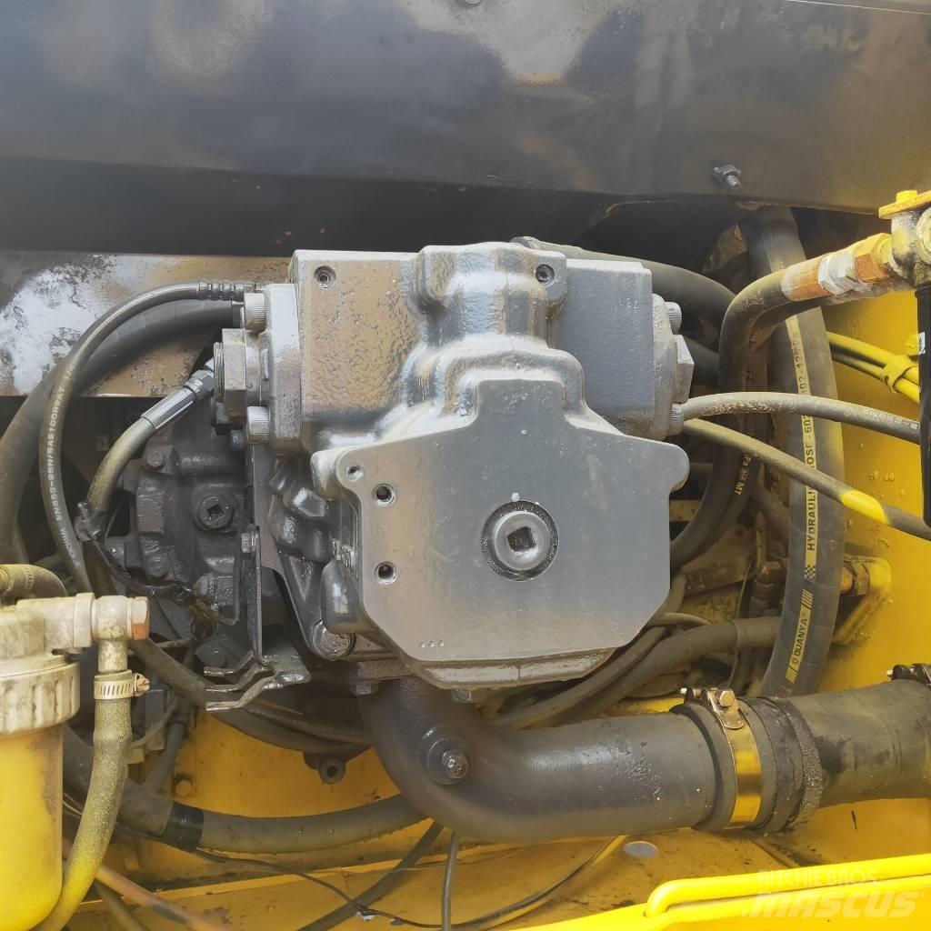 Komatsu PC200-7 حفارات زحافة