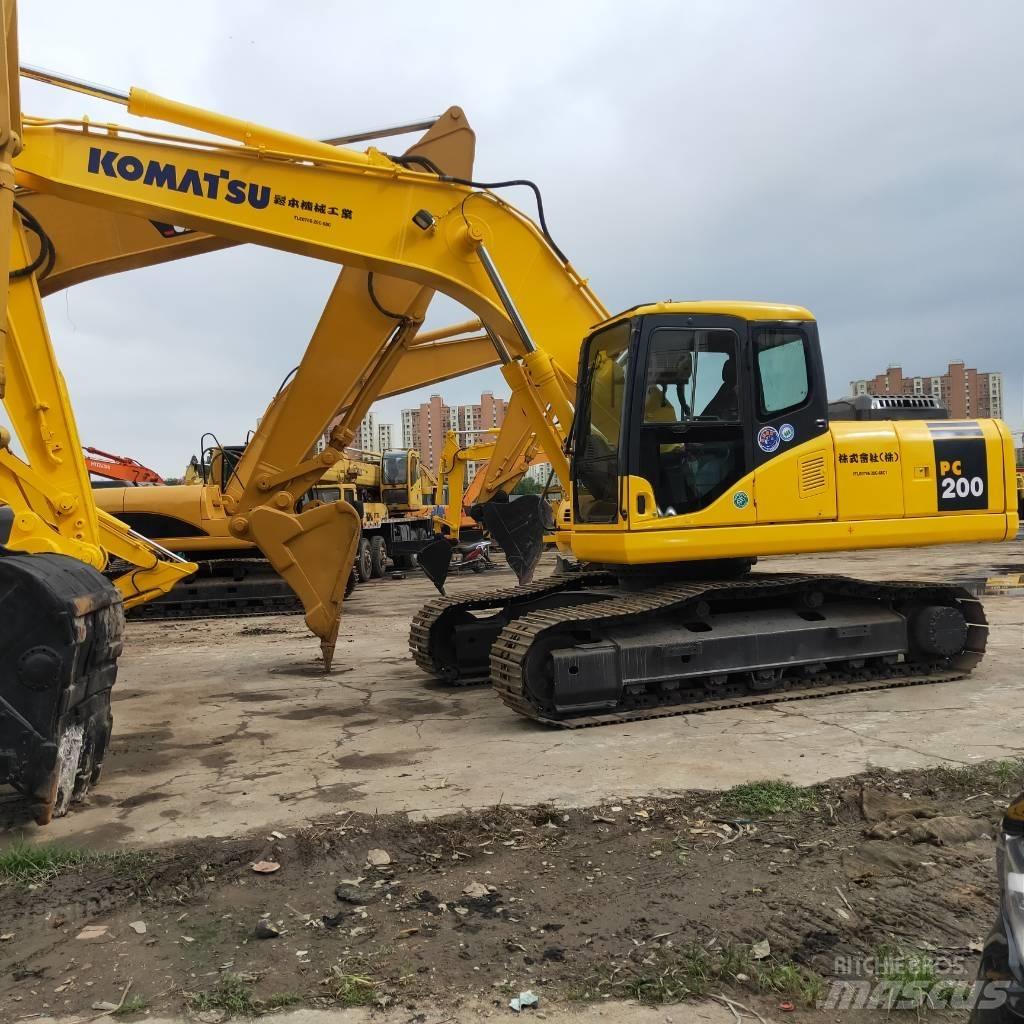 Komatsu PC200-7 حفارات زحافة