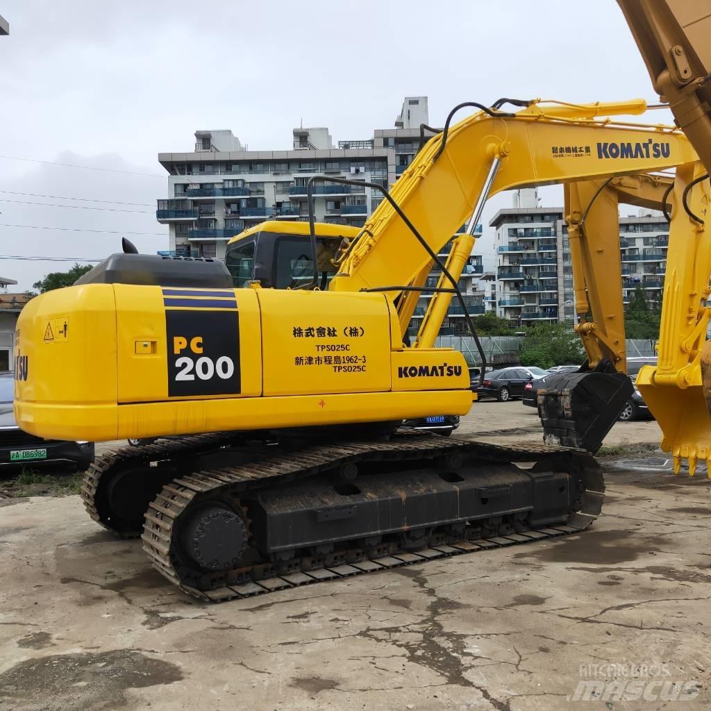 Komatsu PC200-7 حفارات زحافة