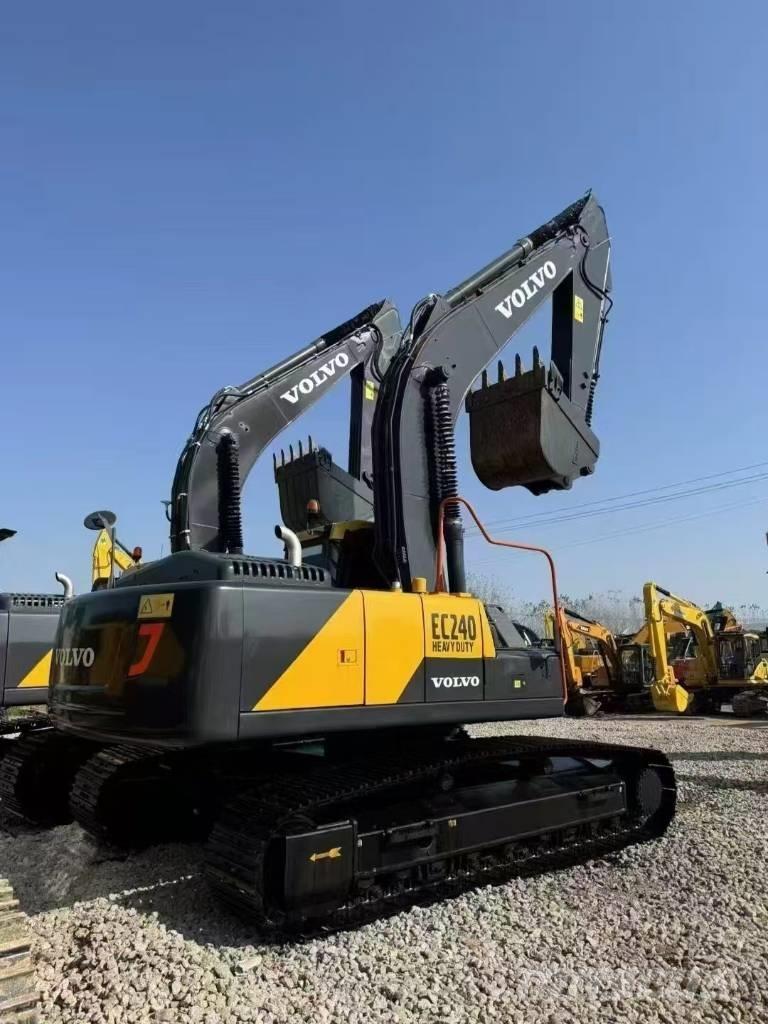 Volvo EC 240 حفارات زحافة
