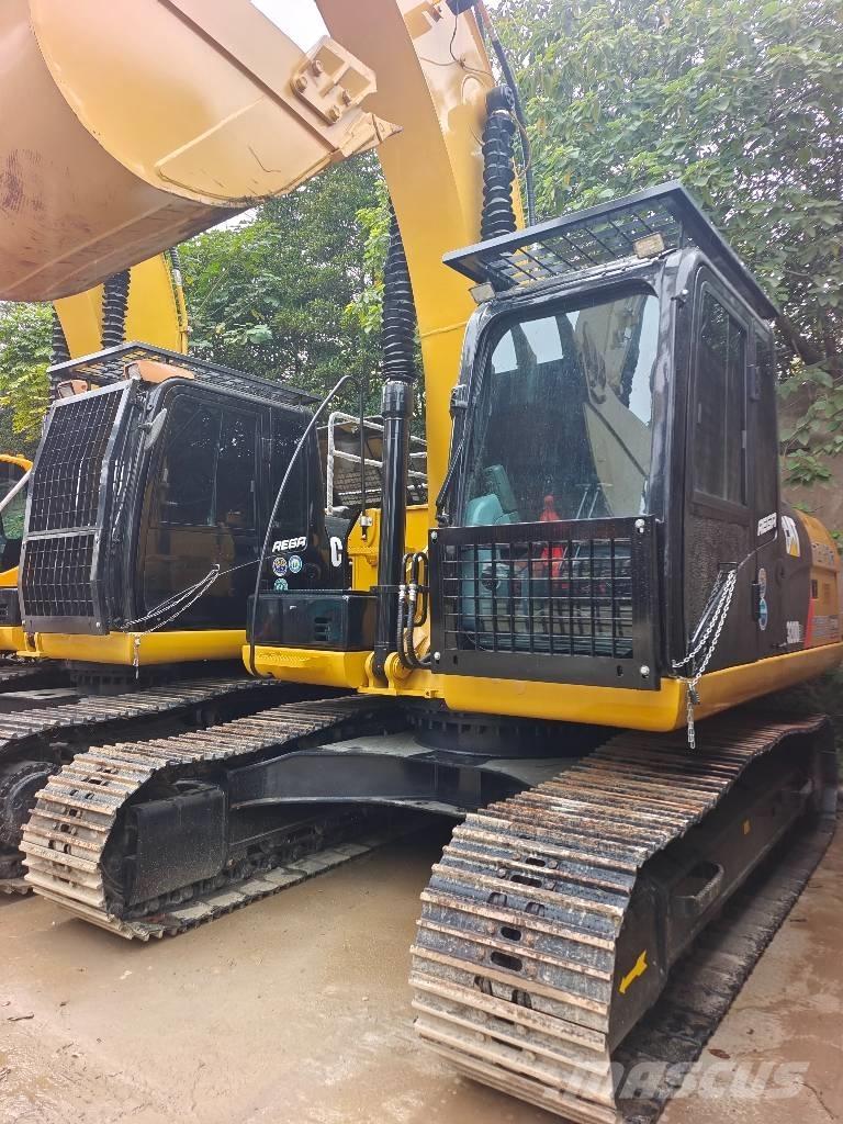CAT 320 D حفارات زحافة