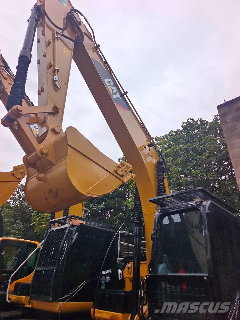 CAT 320 D حفارات زحافة