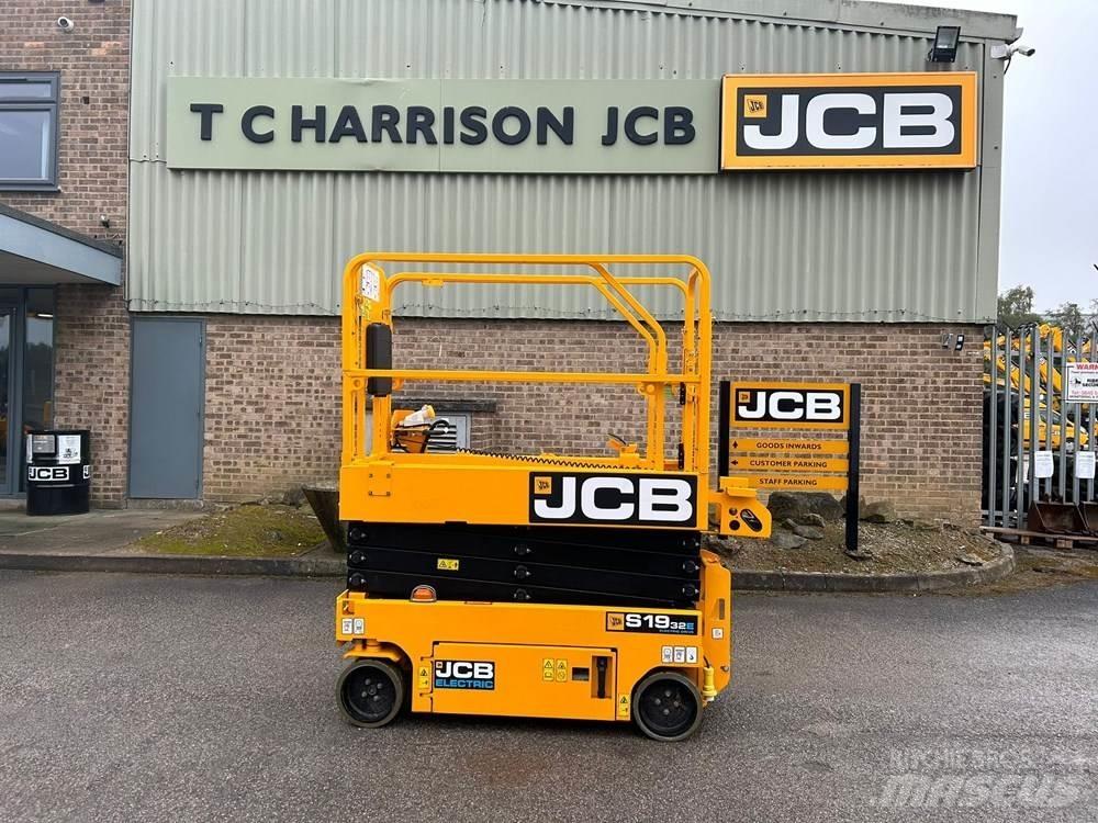 JCB S1932E رافعات مقصية الشكل