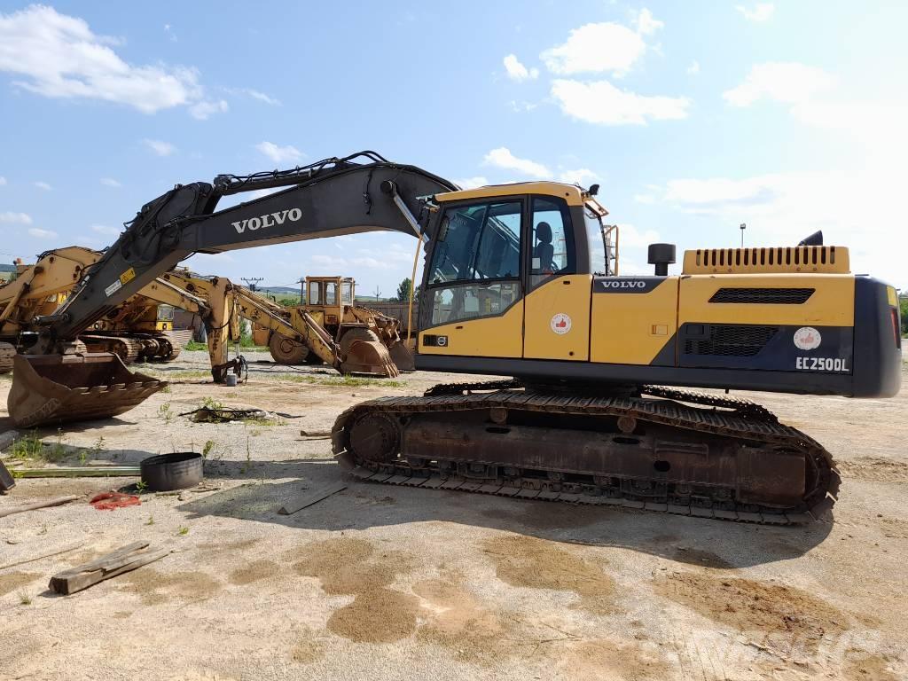 Volvo EC 250 D L حفارات زحافة