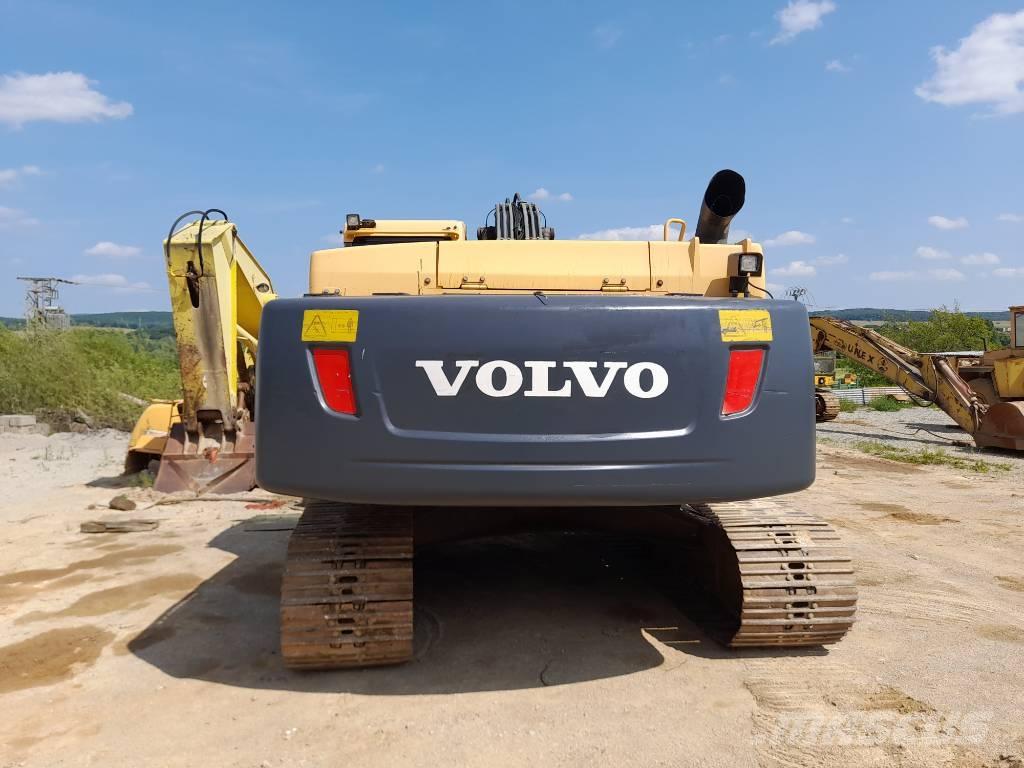 Volvo EC 250 D L حفارات زحافة