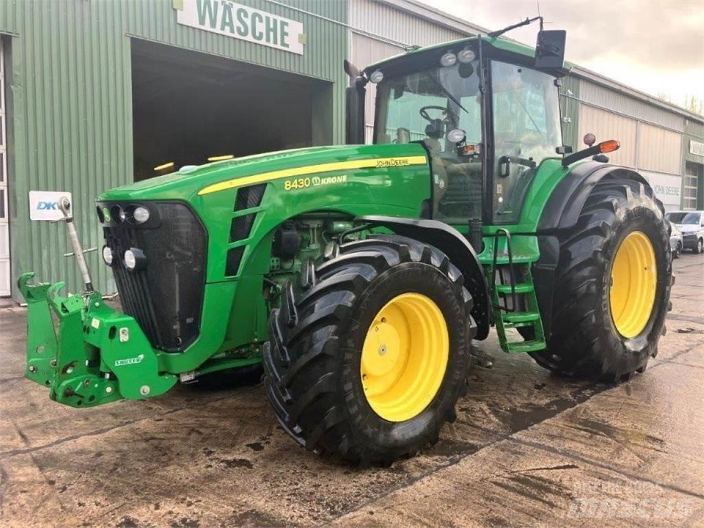 John Deere 8430 الجرارات