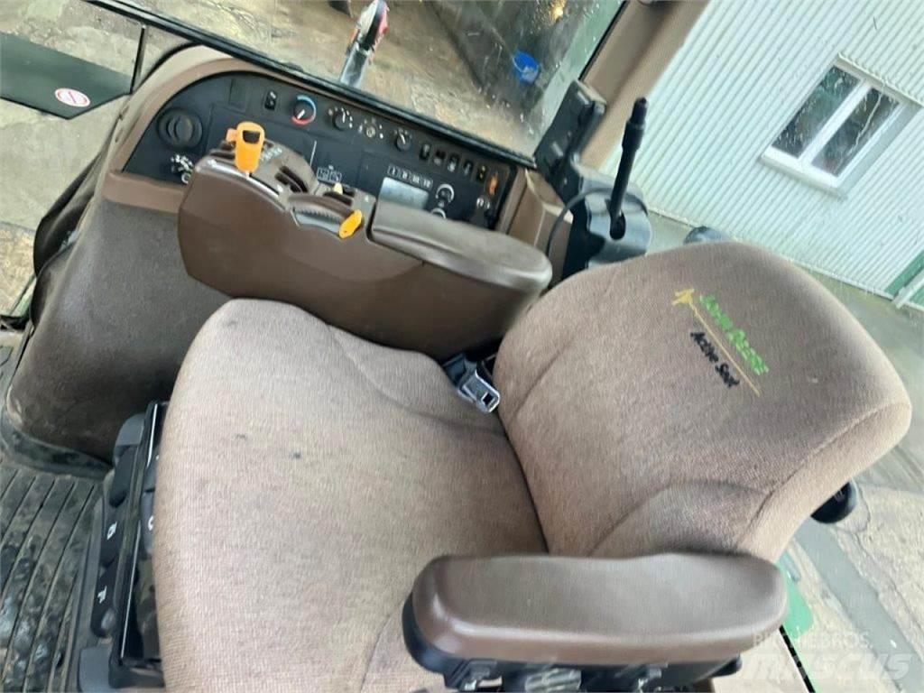 John Deere 8430 الجرارات