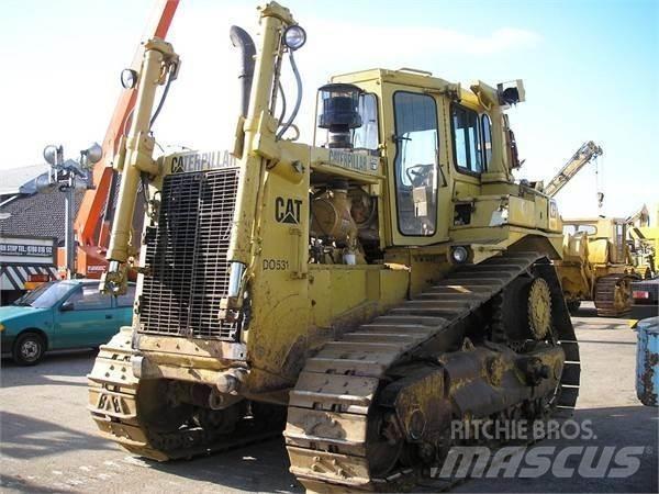 CAT D8N بلدوزرات مجنزرة