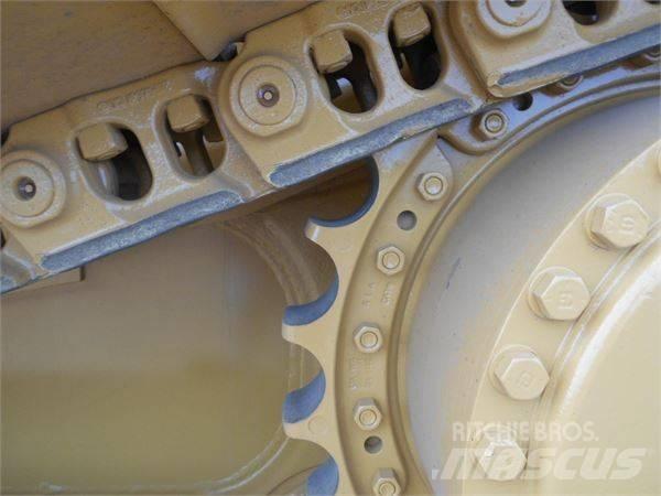 CAT D 7 H بلدوزرات مجنزرة