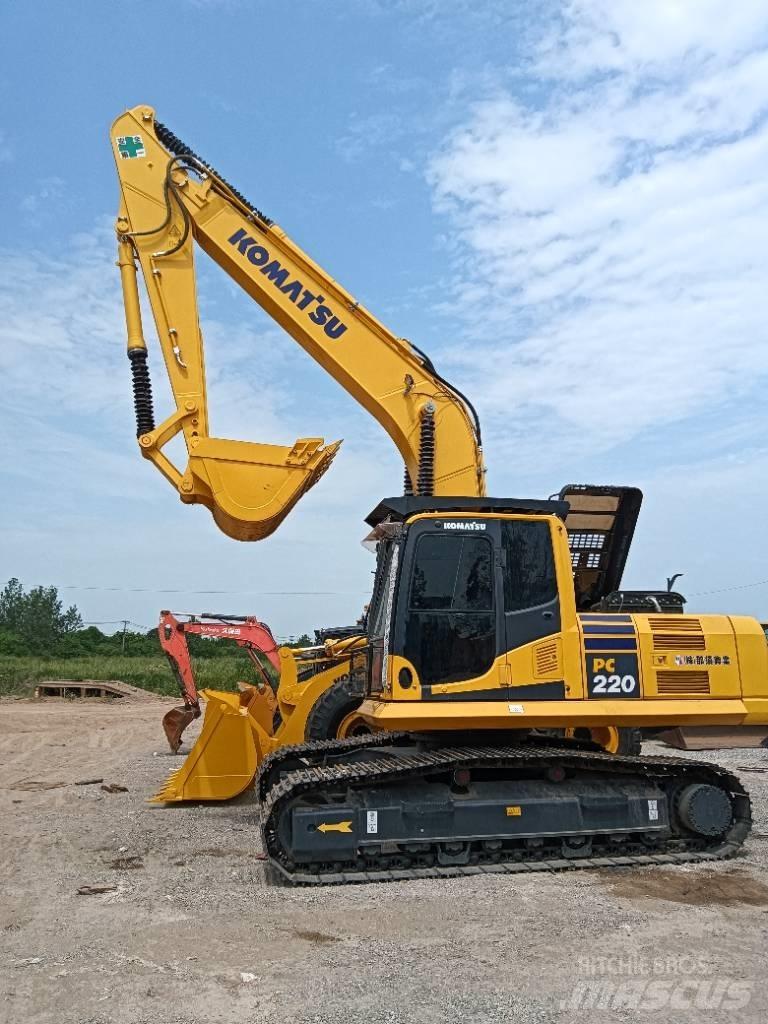 Komatsu PC 220-8 حفارات زحافة