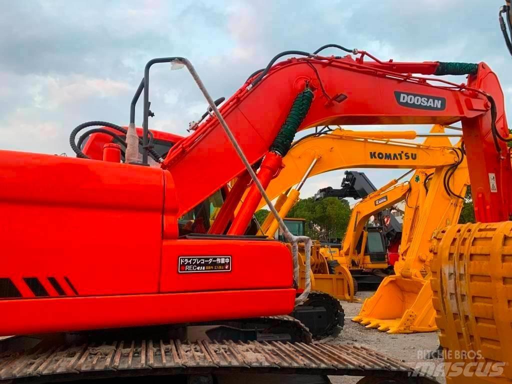 Doosan DX 225 LC حفارات زحافة