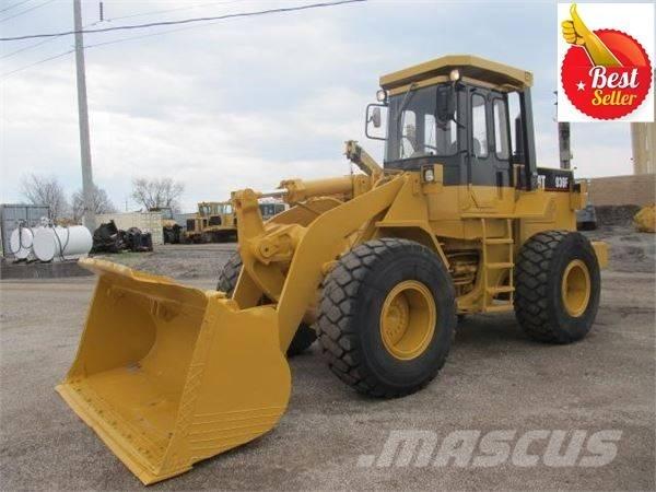 CAT 936 F لوادر بعجل