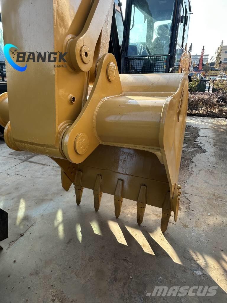 CAT 320 GC حفارات زحافة