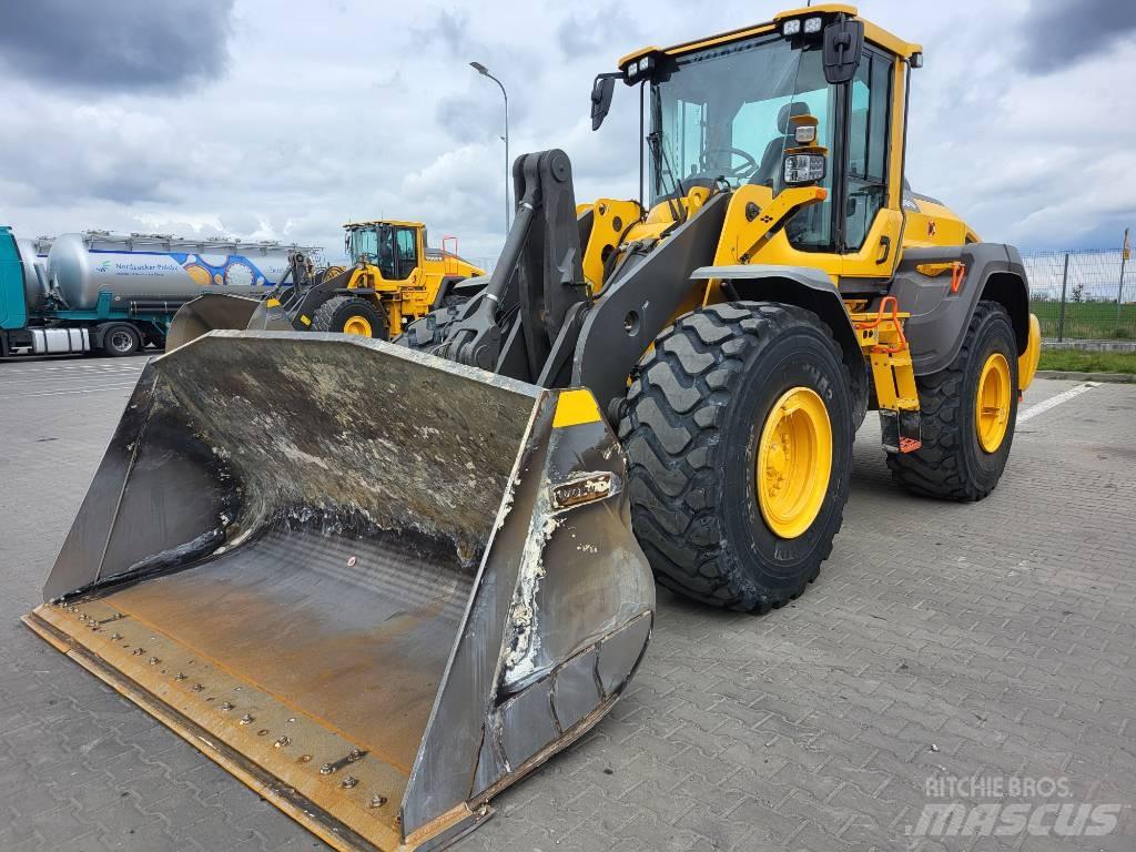 Volvo L110H لوادر بعجل