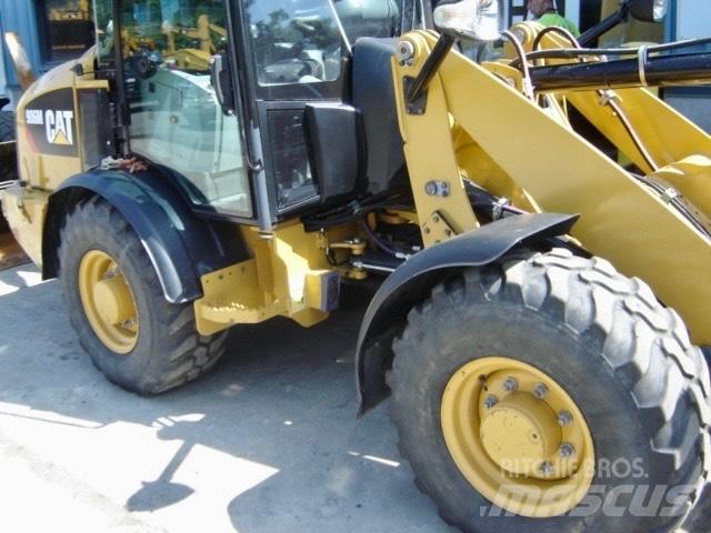CAT 906 M لوادر بعجل