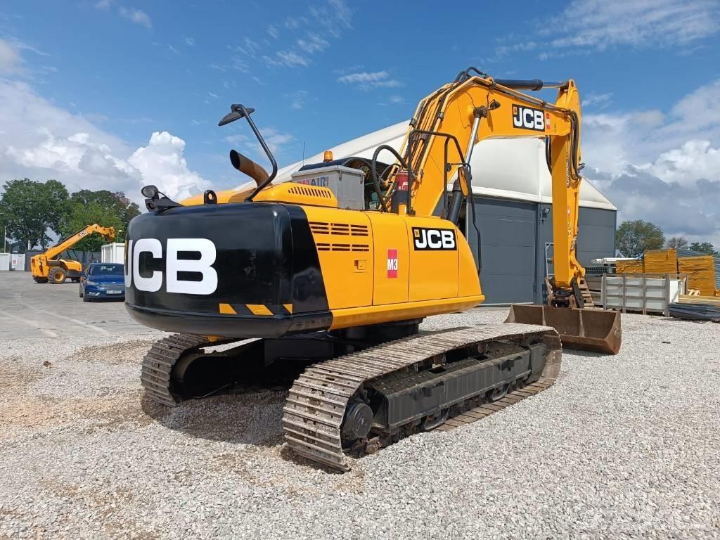 JCB JS 220 LC حفارات زحافة