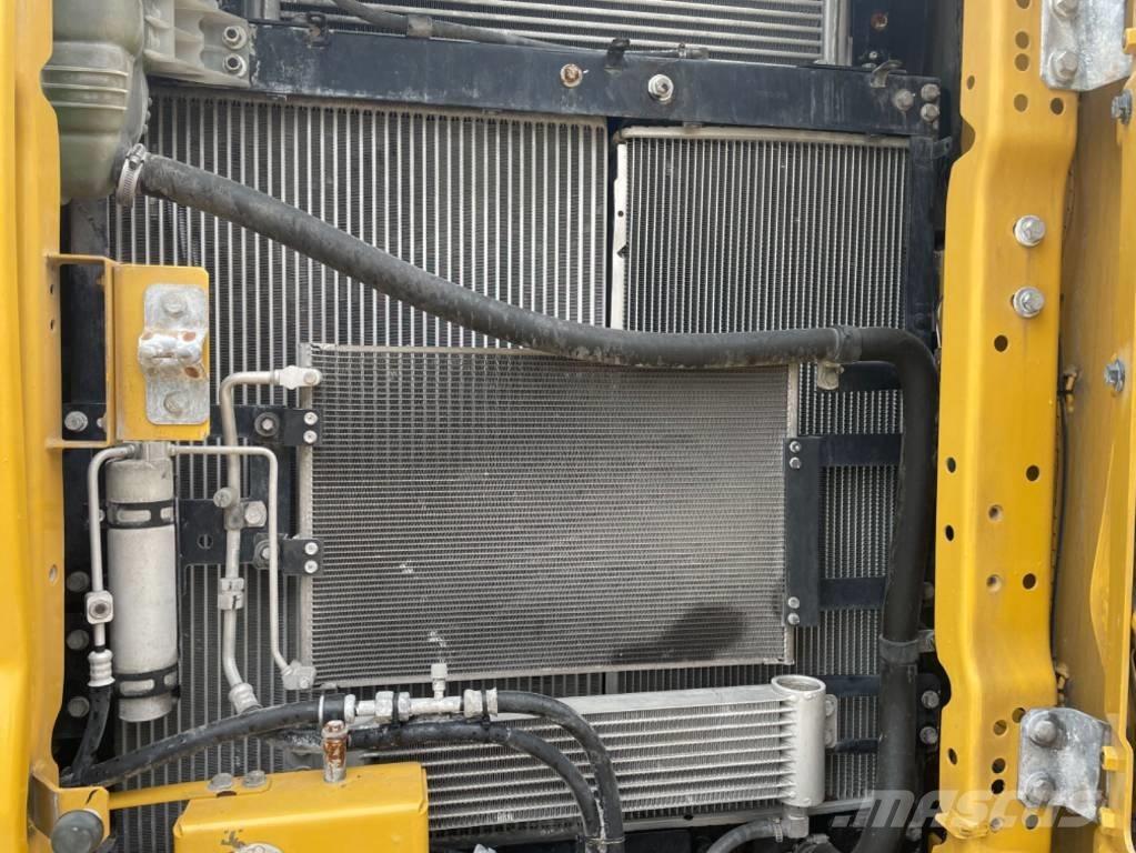 CAT 320 حفارات زحافة