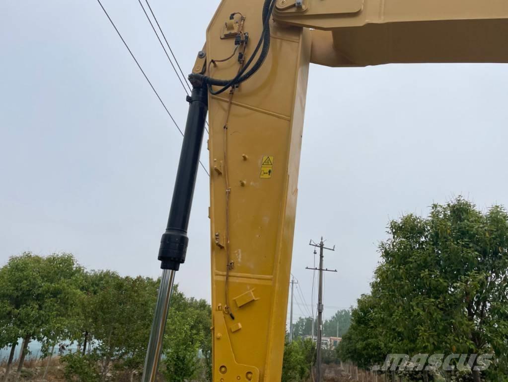 CAT 320 حفارات زحافة