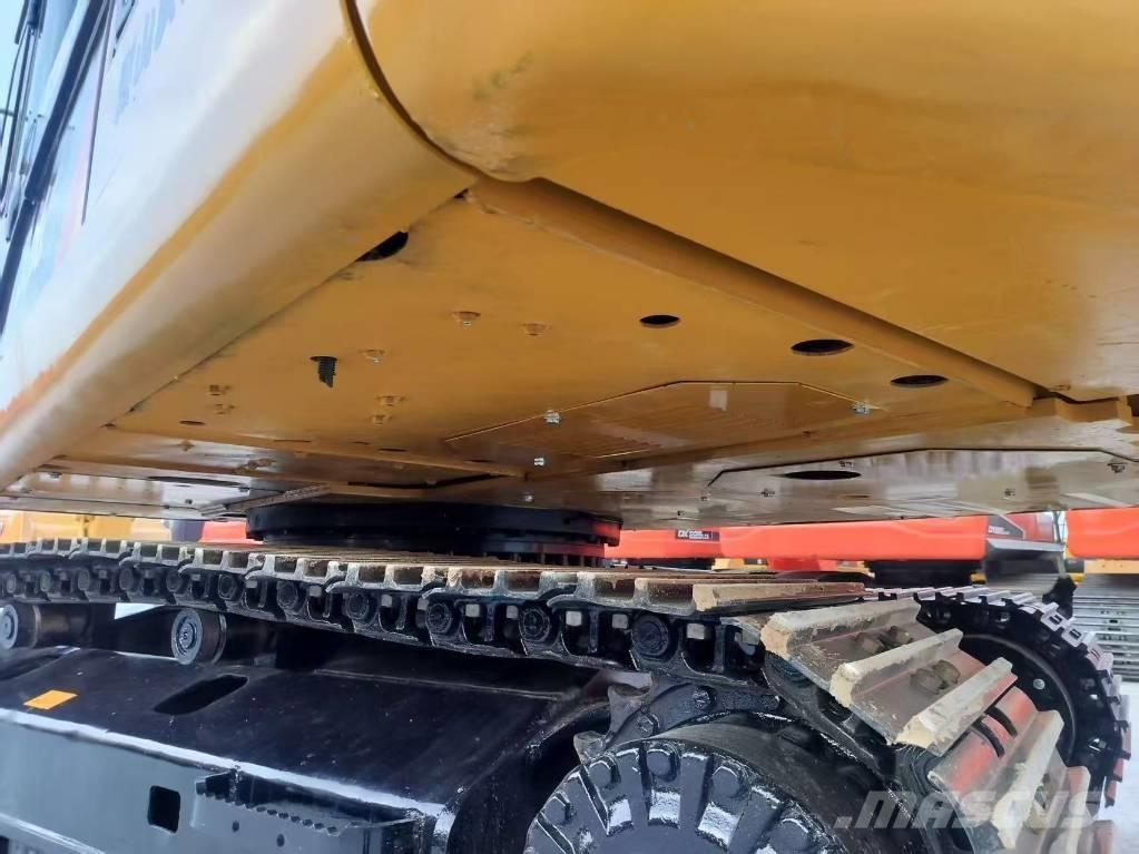 CAT 320 D2 حفارات زحافة