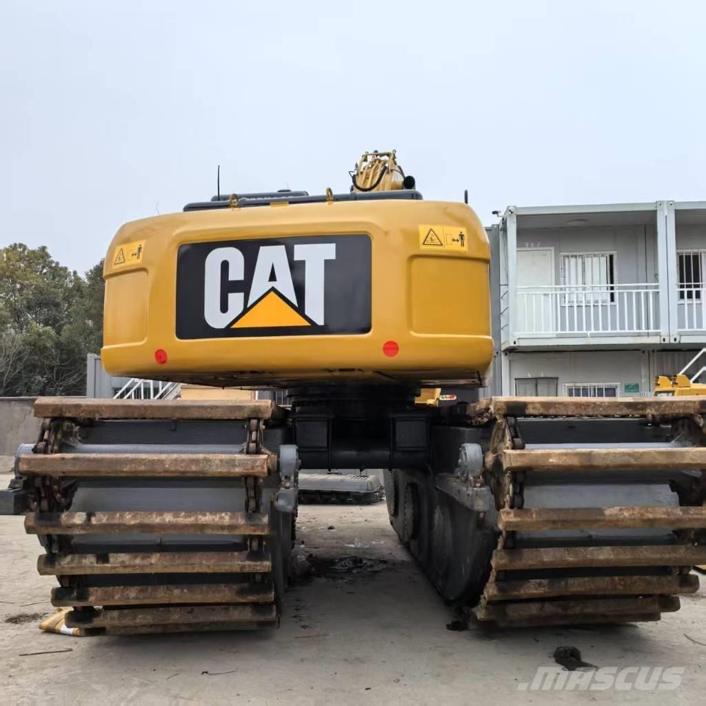 CAT 320 D الحفارات البرمائية