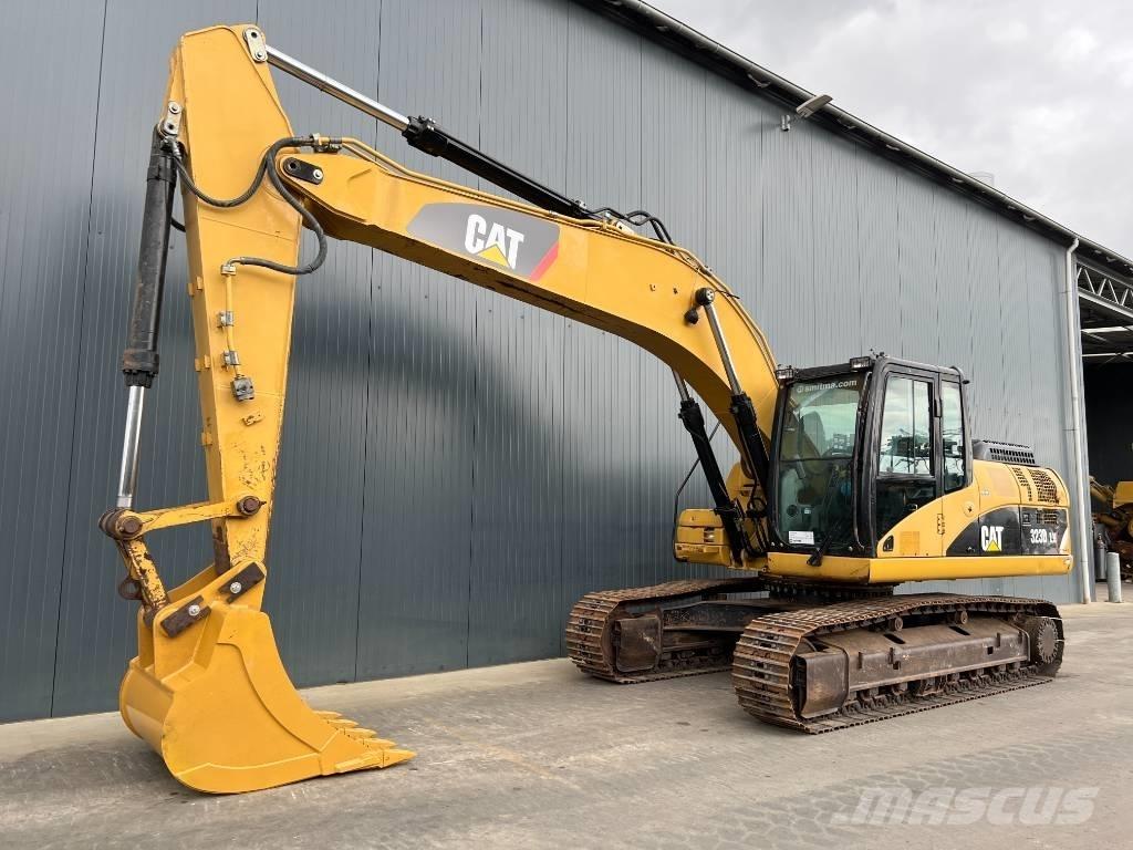 CAT 323D LN حفارات زحافة