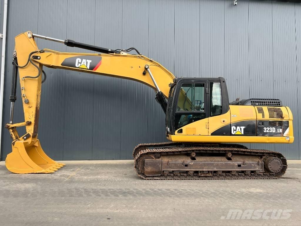 CAT 323D LN حفارات زحافة