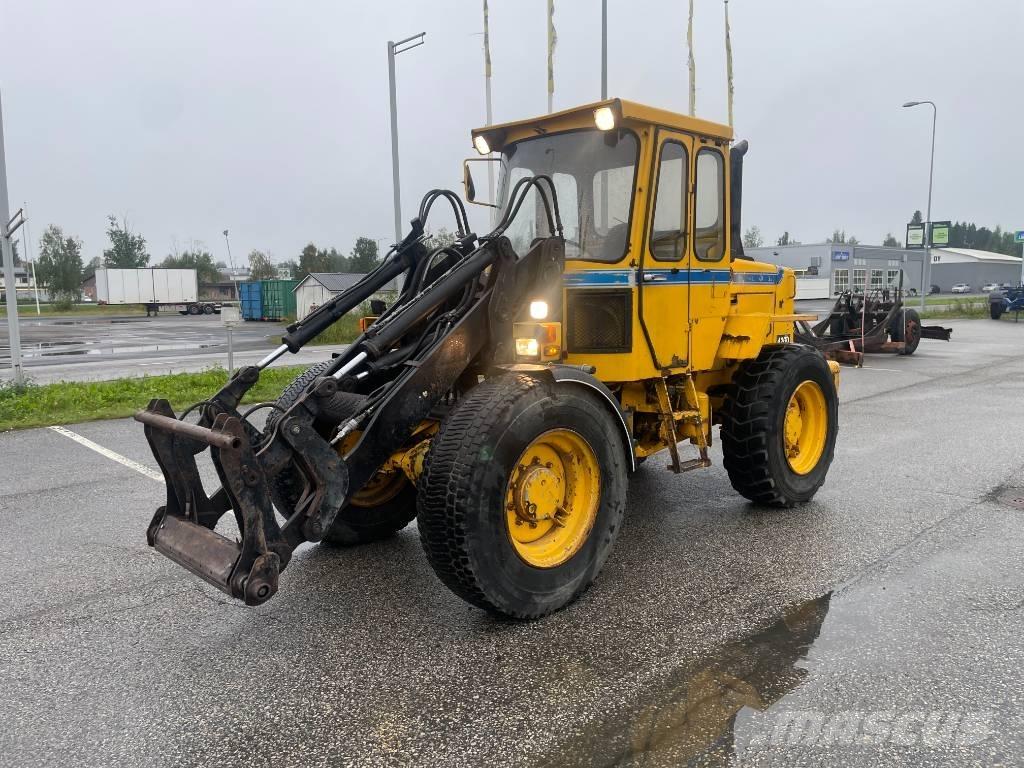 Volvo BM 4200 لوادر بعجل
