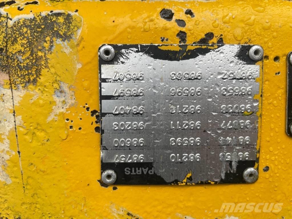 Volvo BM 4200 لوادر بعجل